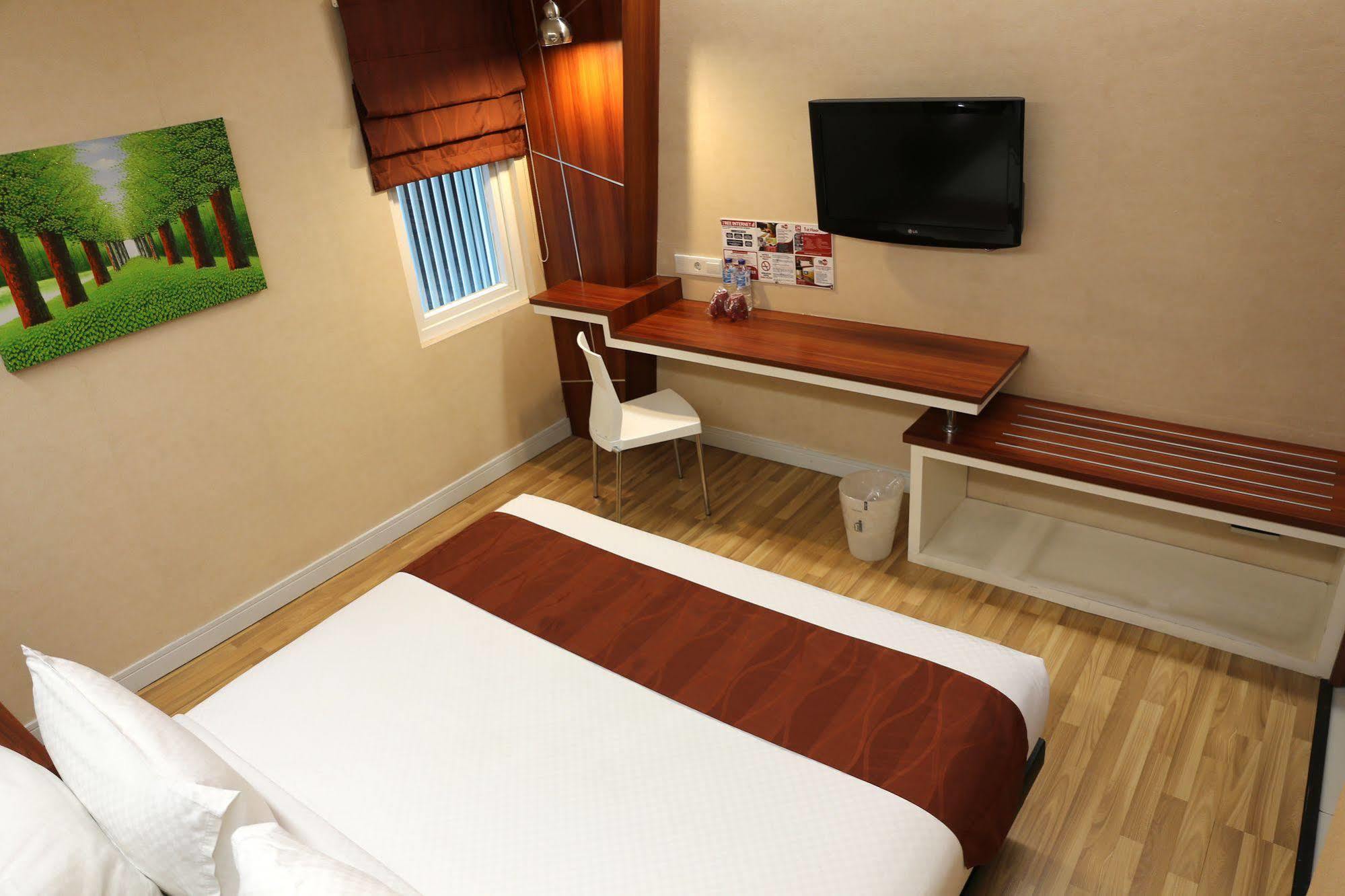 ซิตี้ฮับ โฮเต็ล แอด เกจายาน Hotel ยอกยาการ์ตา ภายนอก รูปภาพ